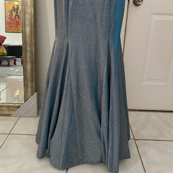 Sparkle V-neck Silver & Blue Gown Mermaid skirt. - Picture 4 of 14
